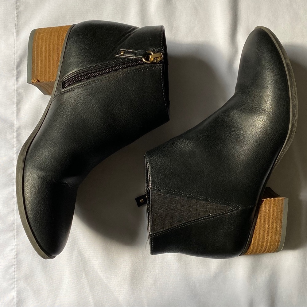Stacked ankle bootie